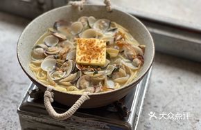 Clam and Butter Spaghetti in Clear Soup