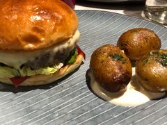 -潮一不贰·法式甜品·生日蛋糕·西式简餐(外滩店)