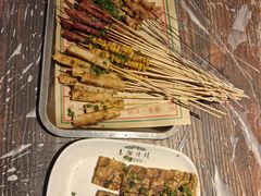 -老街烧烤大排档·地道湖北菜·龙虾馆(汉口火车站店)