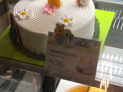 欢乐维尼家族蛋糕-巴黎贝甜(大宁国际商业广场店)
