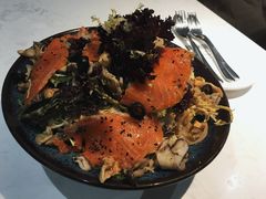 烟熏三文鱼杂菌沙拉-BE BRIGHT KITCHEN(正佳广场店)