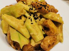 黄瓜拌油条-闫府私房菜(经四路万达店)