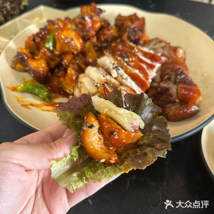 济州岛｜巨好吃的猪蹄包饭！连吃两天！