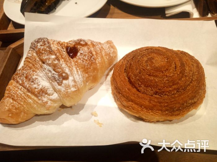 星巴克臻选烘焙工坊肉桂卷图片 - 第2张