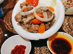 南山手抓肉-巴依兄弟西域美食(机场店)