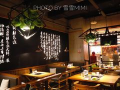 大堂-洪氏嗨捞·广东猪肚鸡·椰子鸡火锅(西咸万象城店)