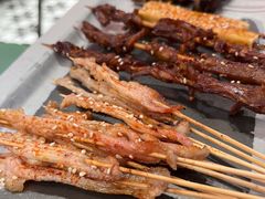 -何妹湿辣牛肉·粤式烧烤砂煲(桂雅路店)