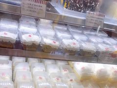 -红宝石·鲜奶小方·海派西点房(莘庄龙之梦店)