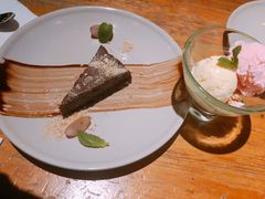 巧克力方砖布朗尼配香草冰淇淋-MARU玛露音乐餐厅(大学路店)