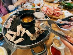 -江南猪肉商会无限续吃(弘大店)