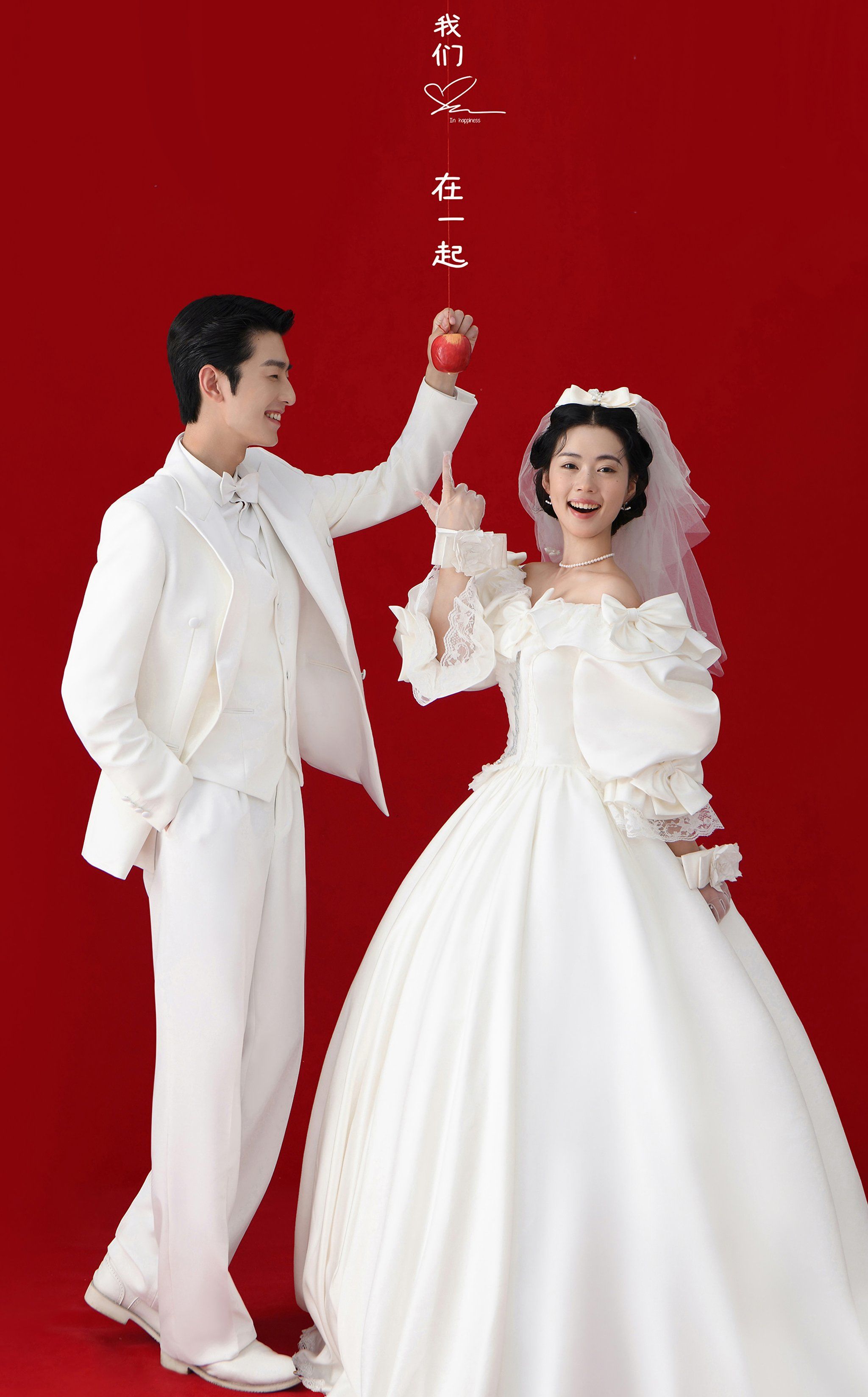 被朋友杀疯啦,这组红底喜嫁婚纱照太甜