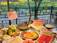 -茅草房·河畔园林火锅