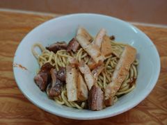-松树干拌面店