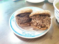 烧饼夹烧牛羊肉-老爆肚满五香烧牛羊肉