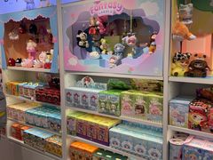 -名创优品(北京新中关购物中心地铁层店)