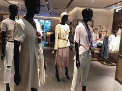 -URBAN REVIVO(济南领秀城贵和购物中心店)