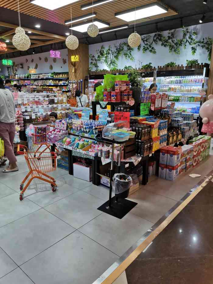 猪事町休闲零食(中东西水围店)