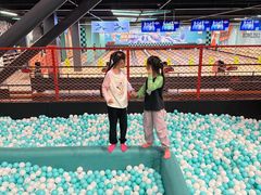 -极限PLAY运动娱乐新世界·团建派对表演休闲馆·室内高空游乐园