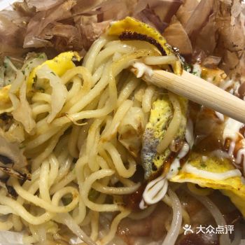 环境： 环境就是久光超市对面的小店  服务：