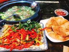 混烫汤锅-乐山食古香跷脚牛肉