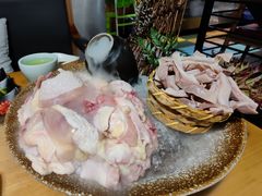 -洪氏嗨捞·广东猪肚鸡·椰子鸡火锅(西咸万象城店)