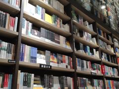 -钟书阁(群光广场店)
