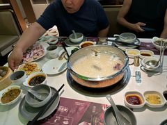 -洪氏嗨捞·广东猪肚鸡·椰子鸡火锅(西咸万象城店)