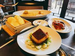 金牌扣肉配玉米饼-杭州西子湖四季酒店·金沙厅