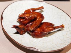 脆皮妙龄鸽-荣轩(新荣记环球金融中心店)