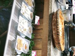 -野山舂·贵州现舂酸汤火锅(鸿通城店)