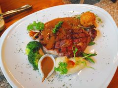 -Chom Cafe and Restaurant