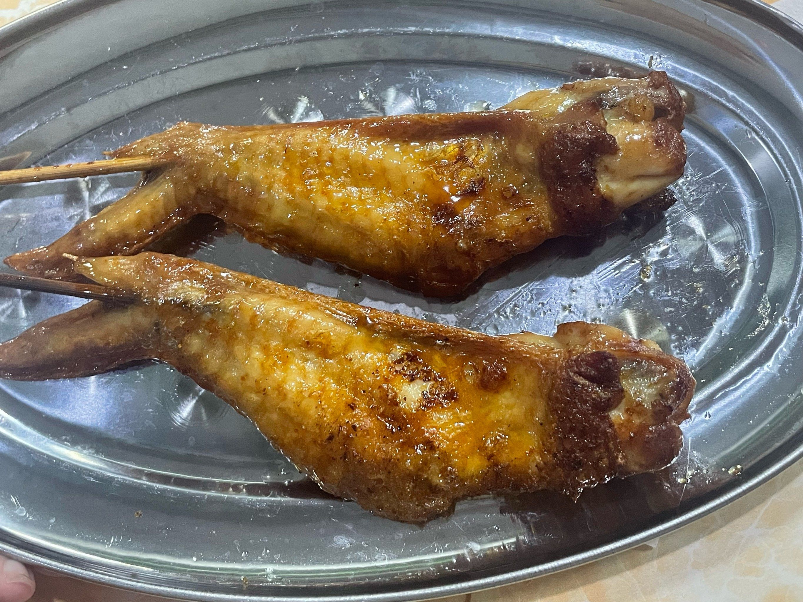 蜜糖鸡翅是真的好吃😋
鸡全翅是最甜的刷蜜糖刷很多 比鸡中翅好吃