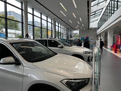 -上海宝信宝马4S店