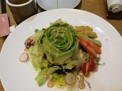 牛油果色拉-水之惠鲜鱼料理(王府大街店)