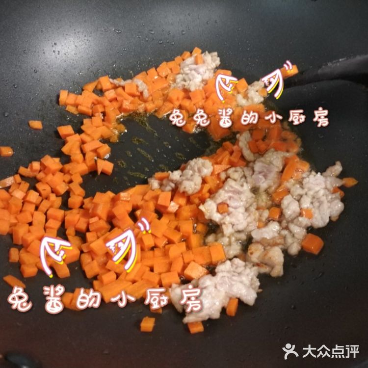 小朋友最喜欢吃的一道豌豆炒肉丁。