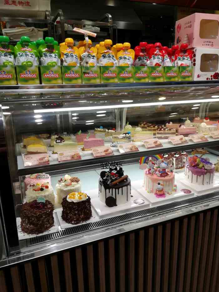 今天介绍的是大连黑石礁,中山路,富丽庭欧米奇,它其实个甜点蛋糕店.