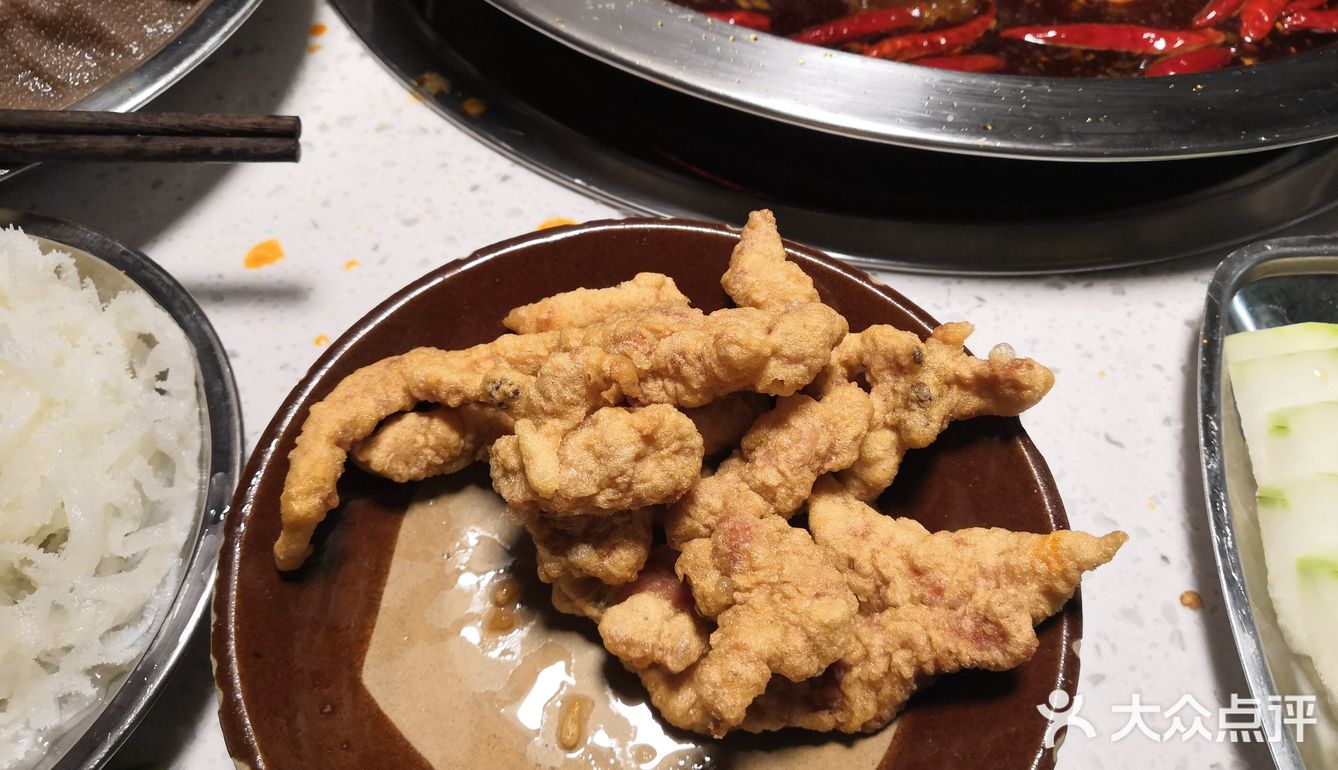 毛肚：非常新鲜，非常好吃。小酥肉