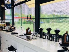 靠窗位-游心咖啡(青山滨江店)