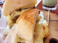 超厚芝士牛肉汉堡-魏斯理汉堡(西安沣东吾悦店)