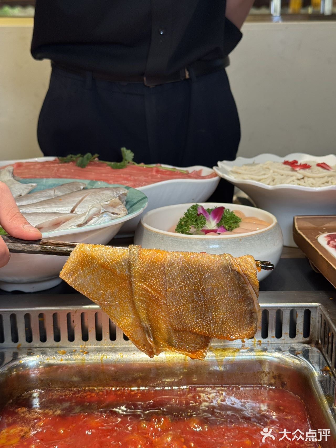 成都12年鲜货火锅扛把子！让我连炫三盘毛肚！