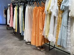 -URBAN REVIVO(高德置地广场·春广场店)