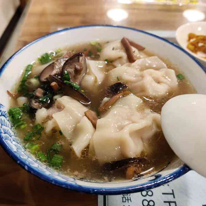 口蘑鱿鱼抄手-"先说结论,这家店是我目前为止在家楼下馆子.
