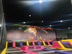 -嘿哟动霸CHUA·新潮玩运动娱乐中心·蹦床滑冰团建乐园