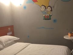 -卡罗酒店(东门晒布地铁站店)