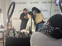 -蓝月摄影化妆美容学校