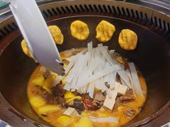 -雪乡人家东北菜·铁锅炖一切(高斯路店)