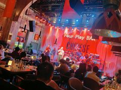 -FOUR PLAY BAR