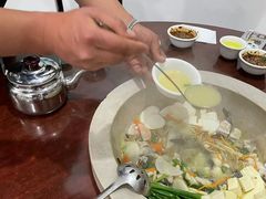 气锅鱼-姚记抚仙湖石锅鱼庄