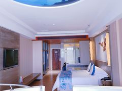 -皇马海口湾海景酒店(万绿园秀英港店)