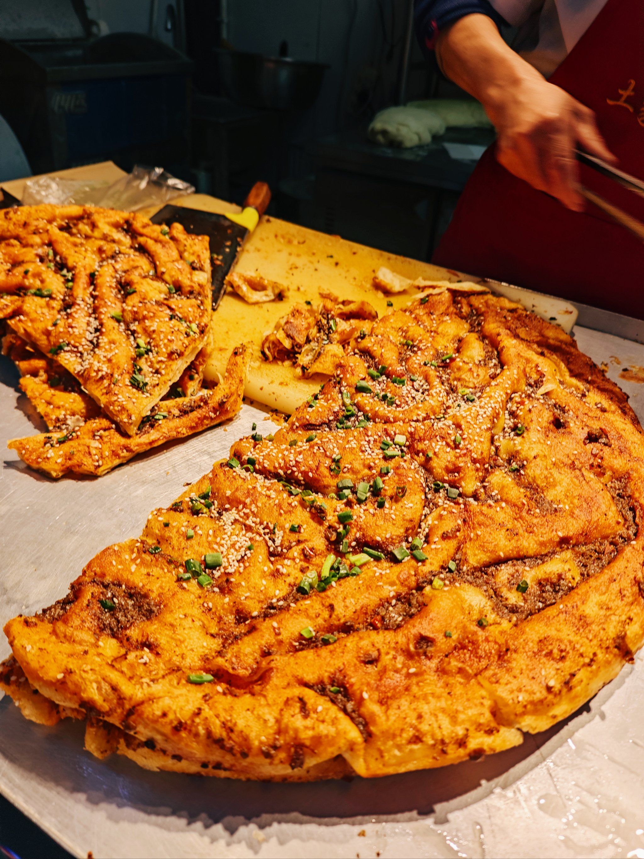 土家酱香饼,报刊亭的街头小吃